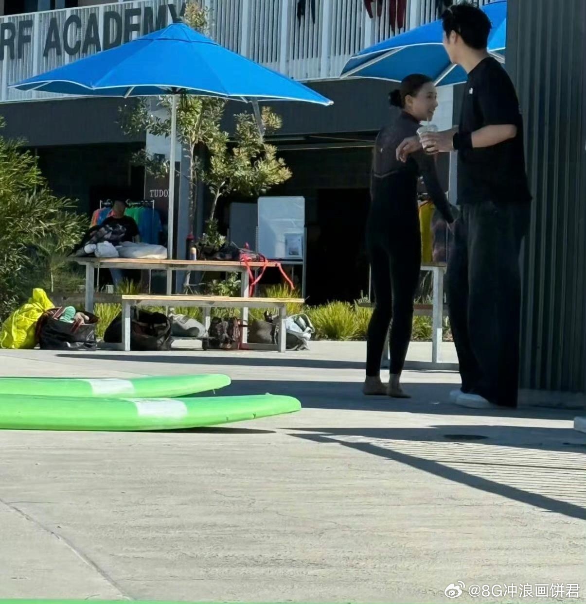 有人在澳大利亚偶遇窦骁和何超莲了，他俩看起来关系还不错啊，没有之前说的什么断联，