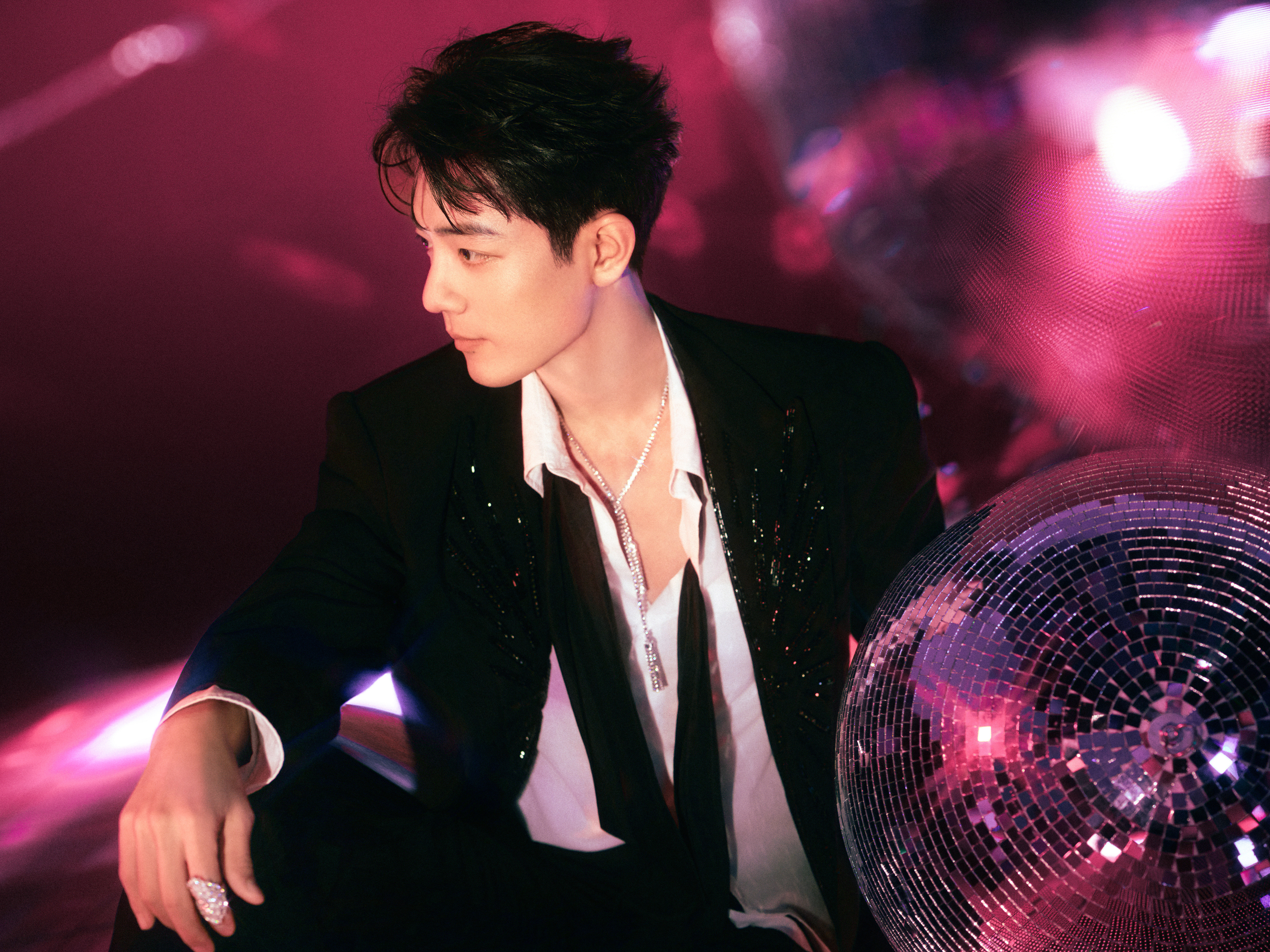 啊啊啊啊啊啊好喜欢！！！！项链blingbling，戒指也blingbling！