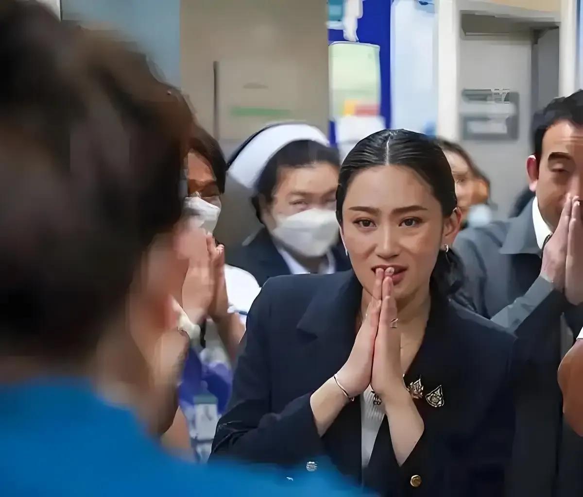 泰国国王为什么要佩通坦停职留用？首先泰国国王批准佩通坦停职但留任文化部长，本质