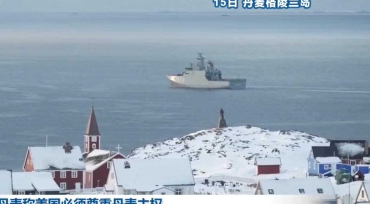 这片被冰雪包裹的土地，是格陵兰岛最真实的模样。无垠的冰原向着天际延展，冰川在时光