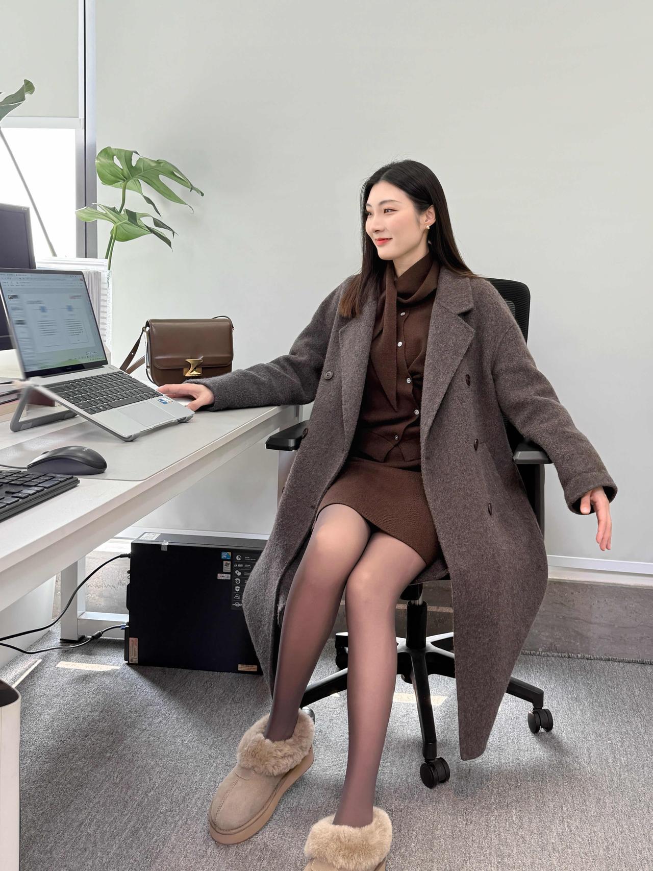 领导的穿搭｜今天是复古的棕色系～☕️||大家有周末愉快呀