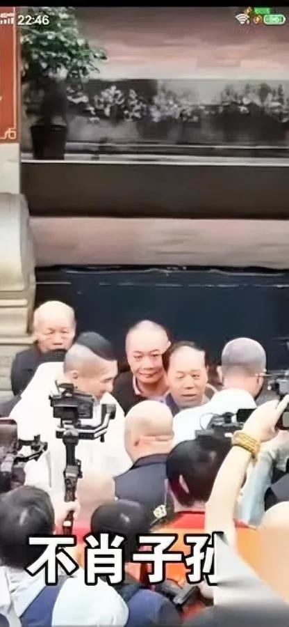 赖清德脸都绿了！馆长去哪了？竟带着镜头直闯赖氏家庙…当“台独金孙”的狂言