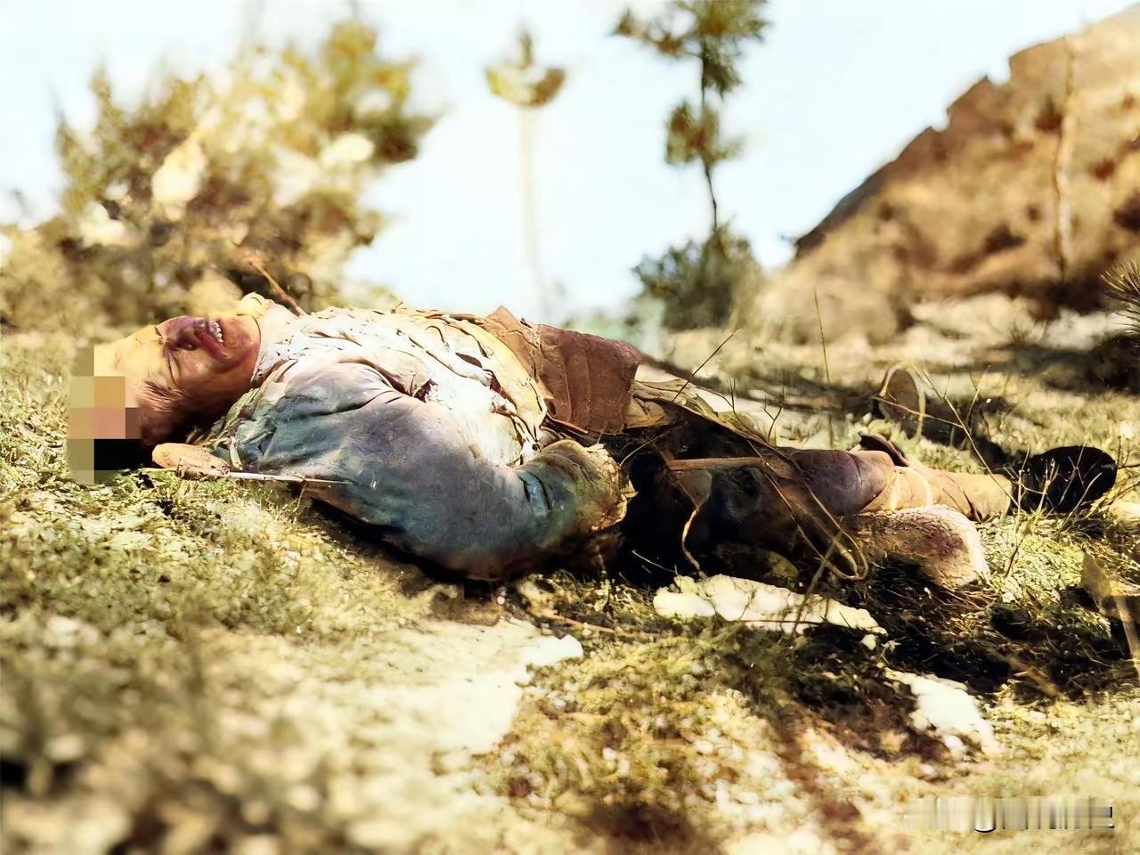 日寇拍下的真实的八路军战士这张珍贵老照片拍摄于1943年，在热河的一个县城外