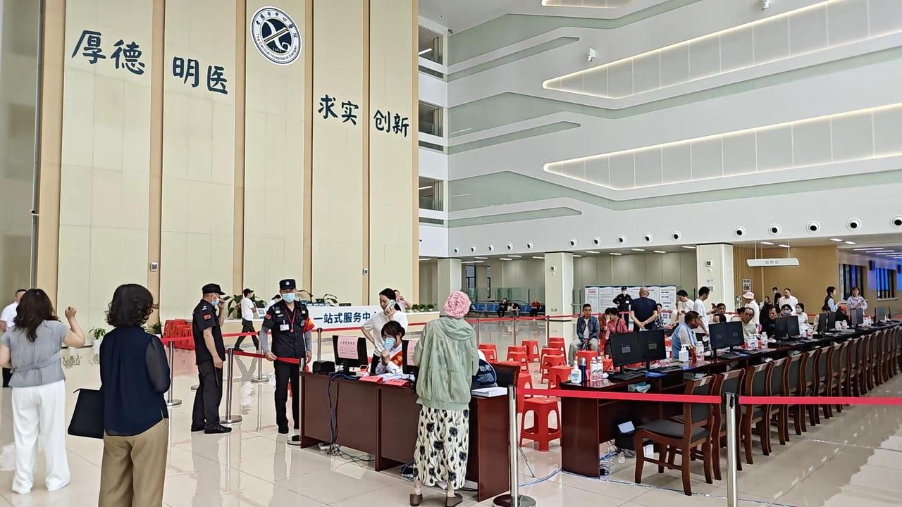 正德二年八月初十（1507年9月16日），朱厚熜生于湖广安陆兴王府凤翔宫，生母为