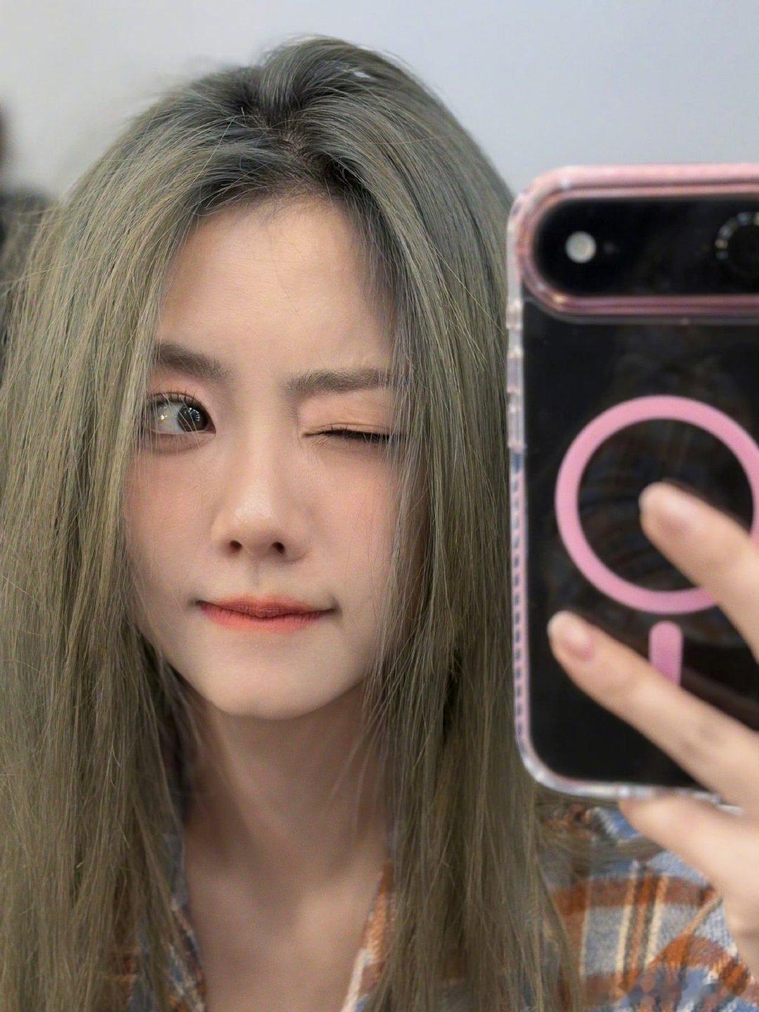 好好看的发色！！！