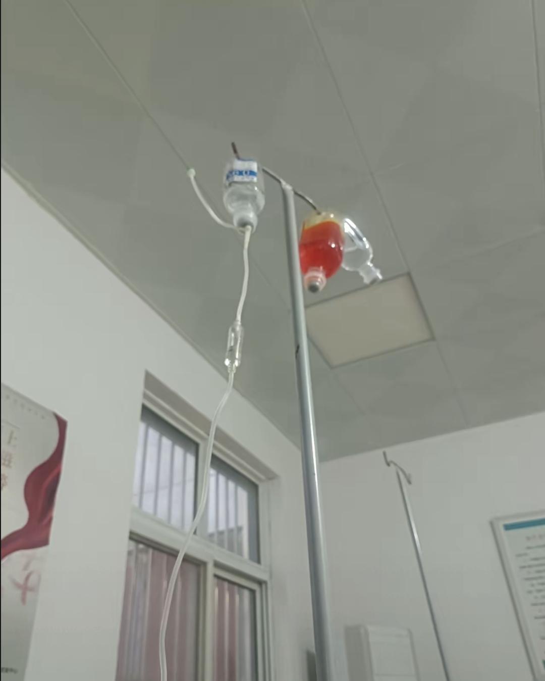 我之前试过好多次收拾药箱。每次把过期药扔了没几天，家里人准有人发烧感冒。上个月女