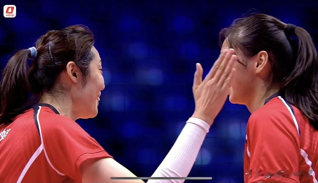 巨星她就是巨星！第一局印象中朱婷应该是全中了吧，单局拿了8分（8扣7中1拦）河南