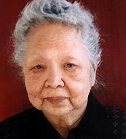 1957年，美国海关私吞了中国女人行李箱里面的6800美金，她却开心地笑了，殊不