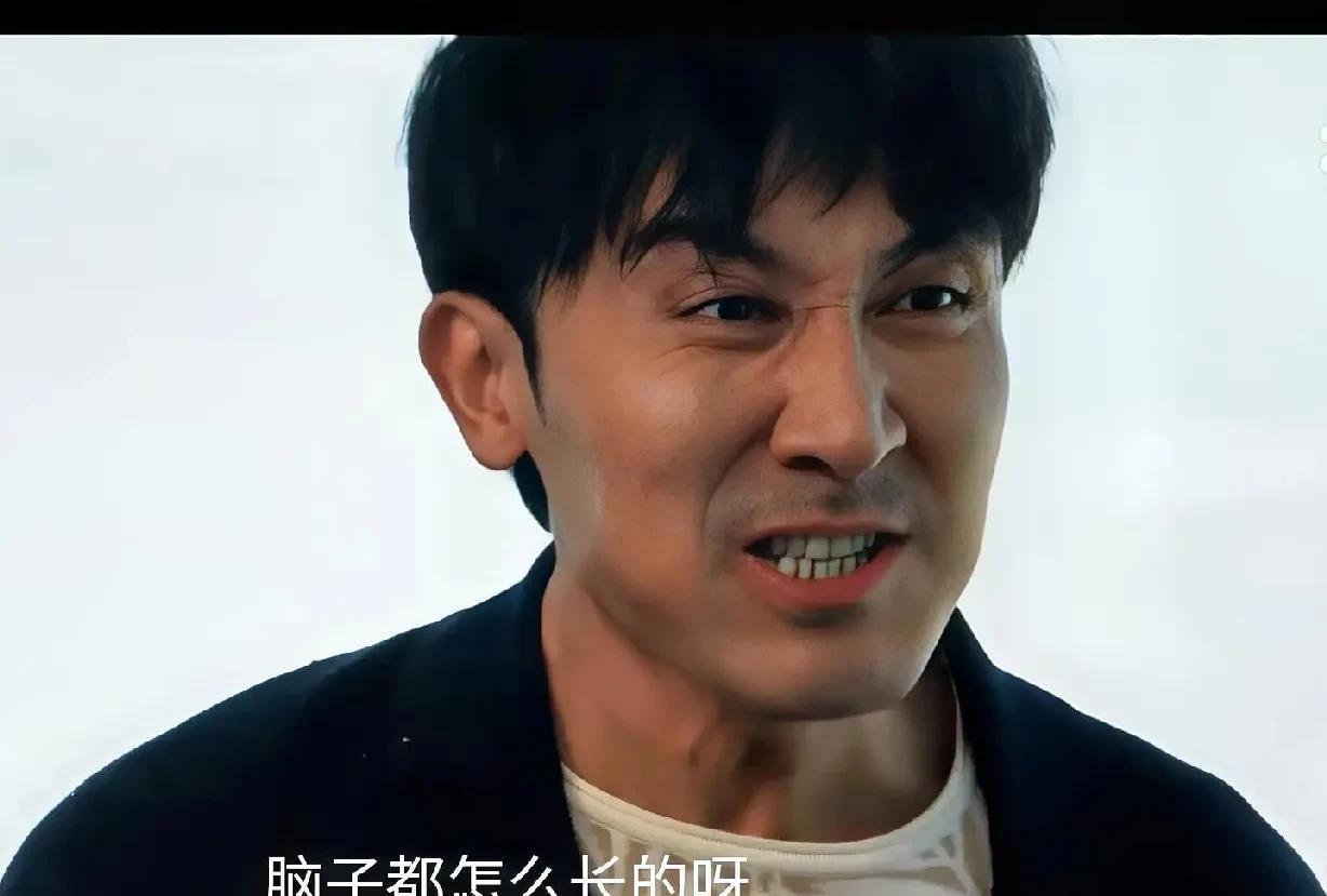 《以法之名》：火锅饭局上，坏人齐聚一桌，才发现幕后黑手的老板就是龙哥。第四张图