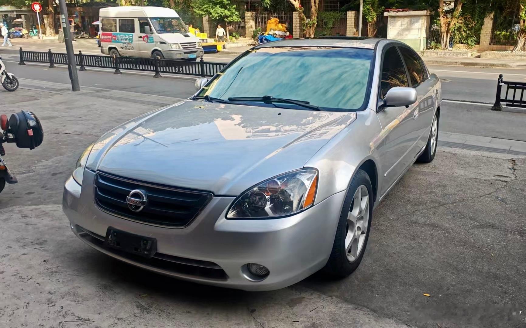 我的日产经历了小半个月，终于全车漆做好了，之前上一任车主贴了膜，我不太喜欢贴膜的