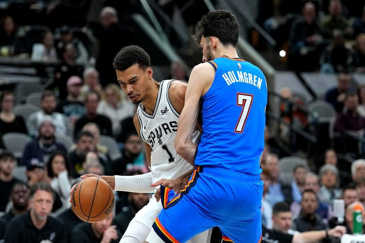 西部第二，27胜12负，听着挺美。可一到最后五分钟，马刺还是慌：文班亚马被