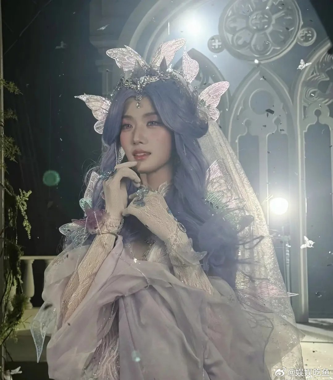 蛙趣，卢昱晓这个幕后图比选图好看