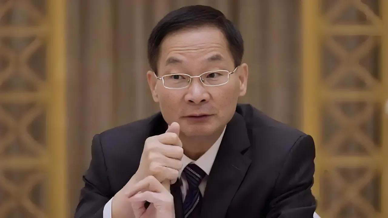 经济学家盛松称，中国消费率太低，曾称房地产严重挤压消费，7月8日，经济观察报报道