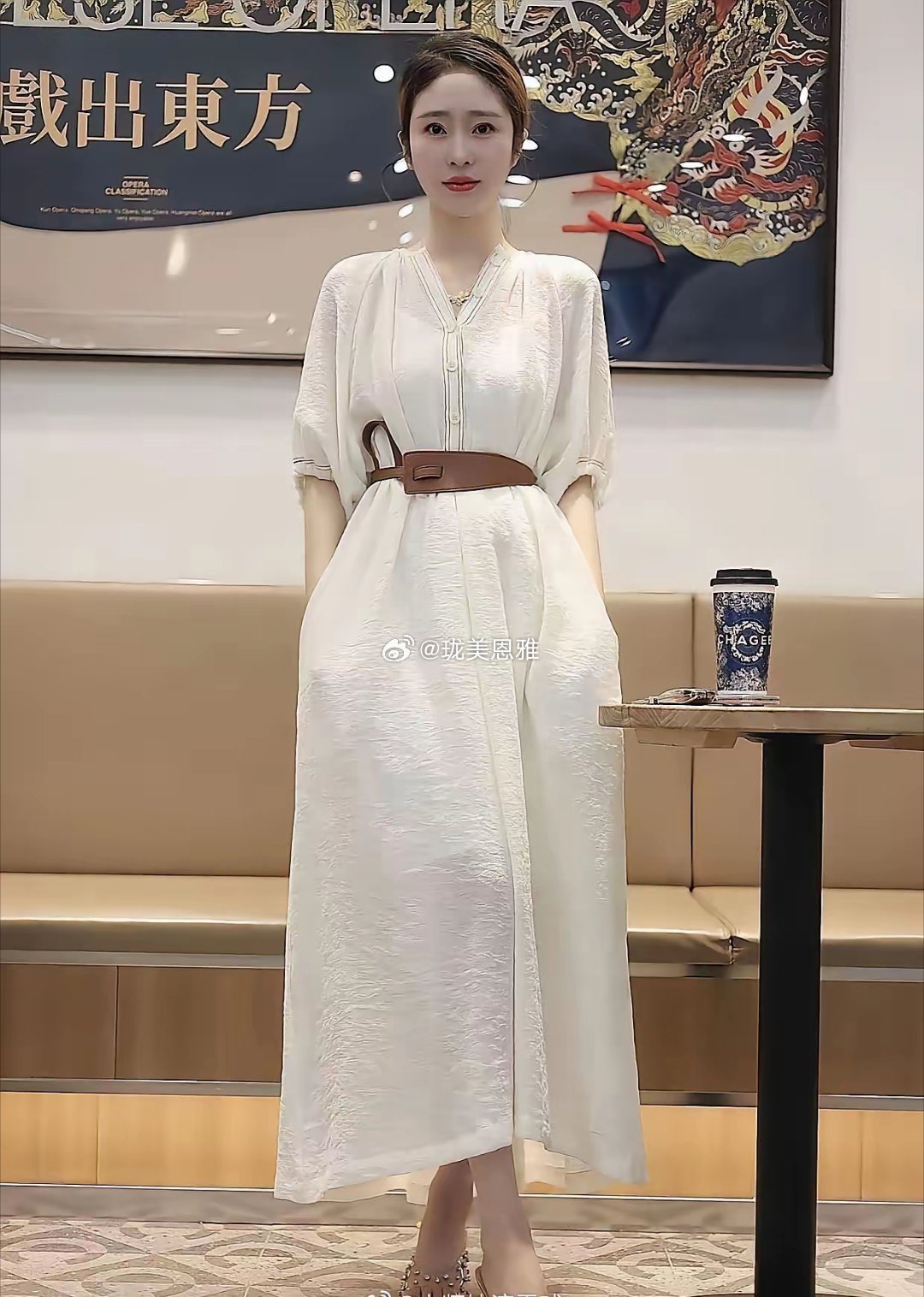 这膝‏盖‌看着就疼，全是伤，真不知道你⁠‎吃了多﻿‏﻿少苦！​​​​