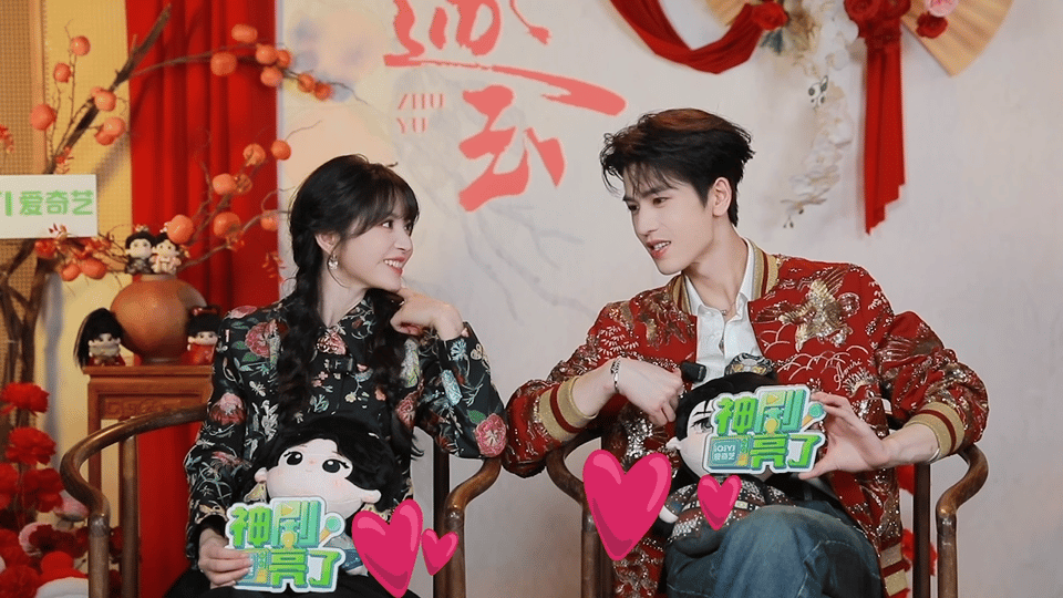 田曦薇想安排征香玉瑾扫田曦薇回应谢征掉马爱奇艺逐玉重温张凌赫学田曦薇小猫敬礼?