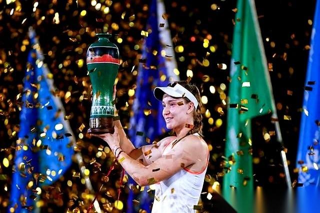 郑钦文排名暴跌至24！106周TOP20纪录断裂，本西奇产后狂飙揭竞技体育残酷真相