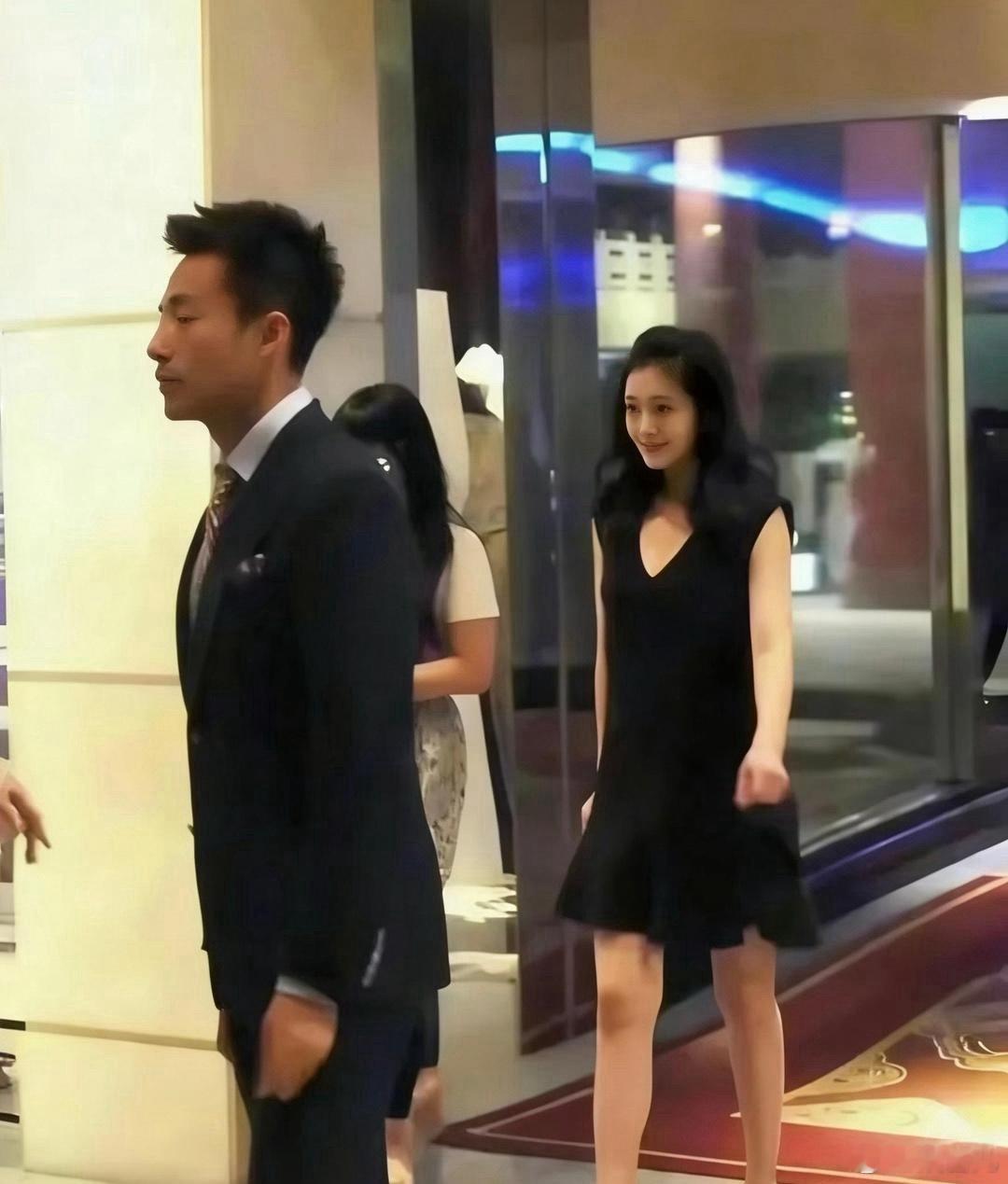 据说这是汪小菲和大S的第一次见面，原来帅哥当年就是这么沦陷的。