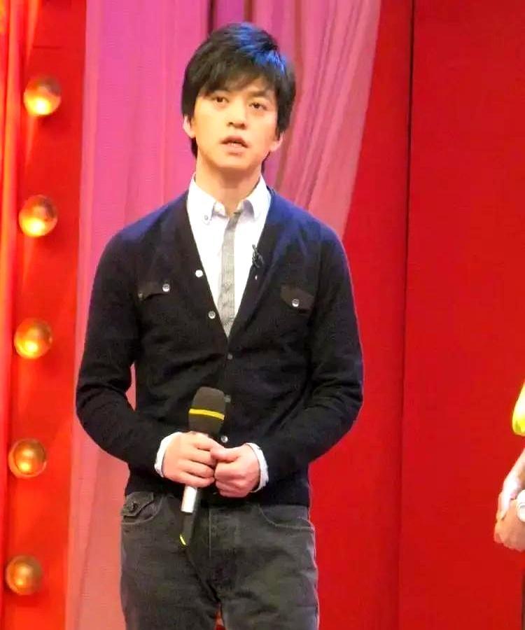 录制现场机器全停，三个导演面面相觑。李健把麦克风一推，冷着脸砸出一句话，这歌没法