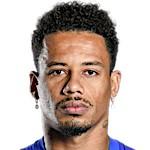 中超第五轮上演“上海德比”，申花主场迎战海港。上半场两队仿佛在玩“谁先眨眼”游戏