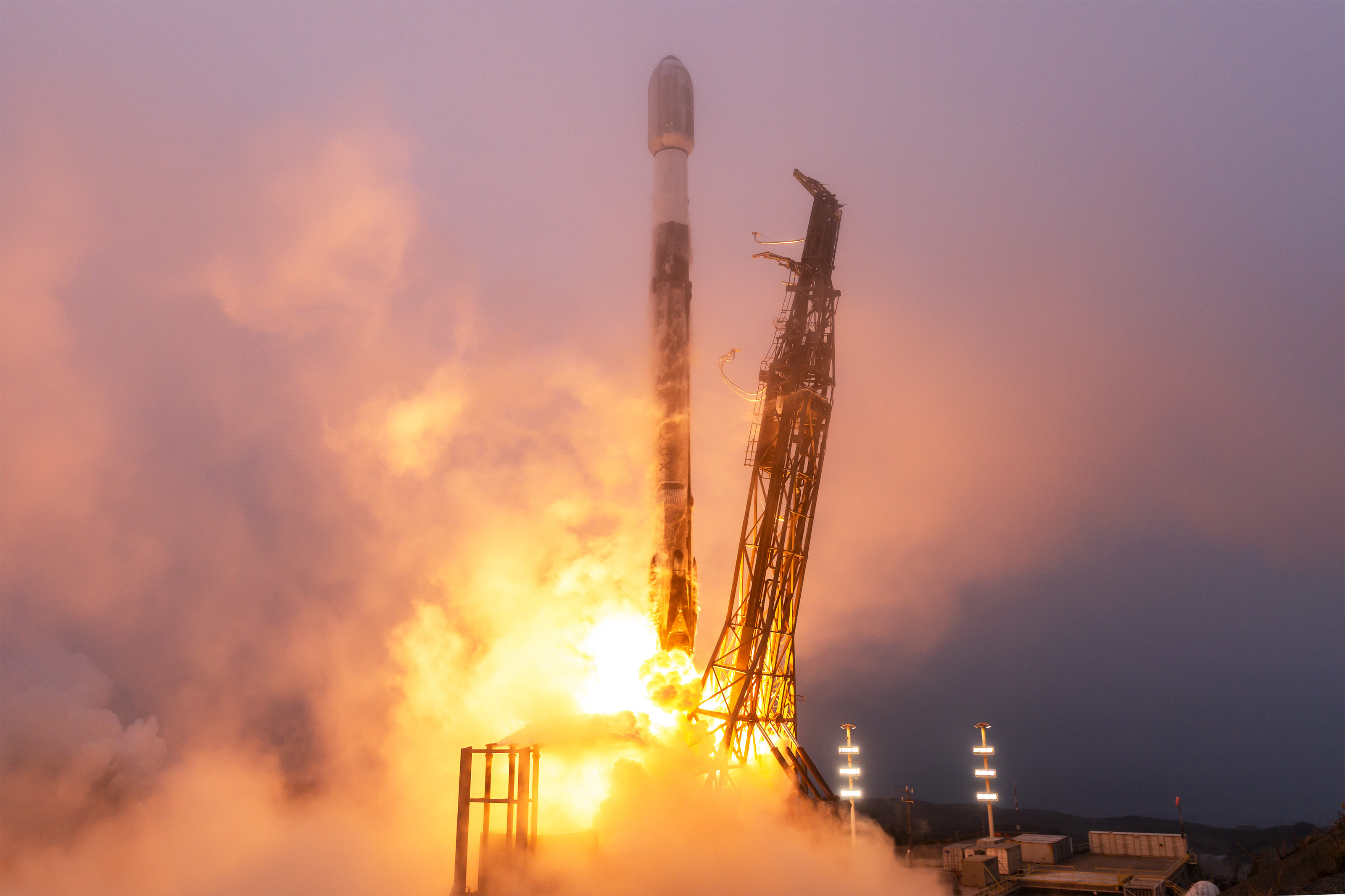 今天10:13，SpaceX在范登堡太空军基地SLC-4E，使用Falcon9