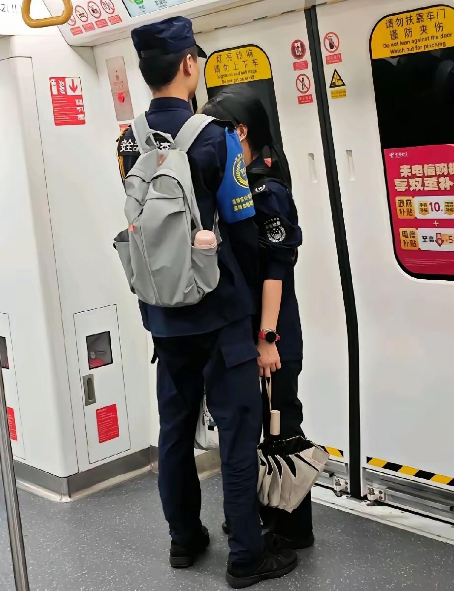 这个小子有头脑啊，这就找到另一半了……[doge]