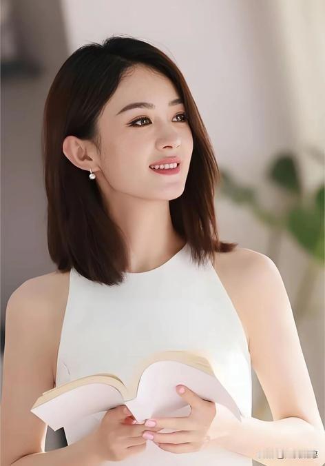 张艺谋说“她不再是过去的赵丽颖”，当时没人懂，现在全懂了。去年拍《第二十条》