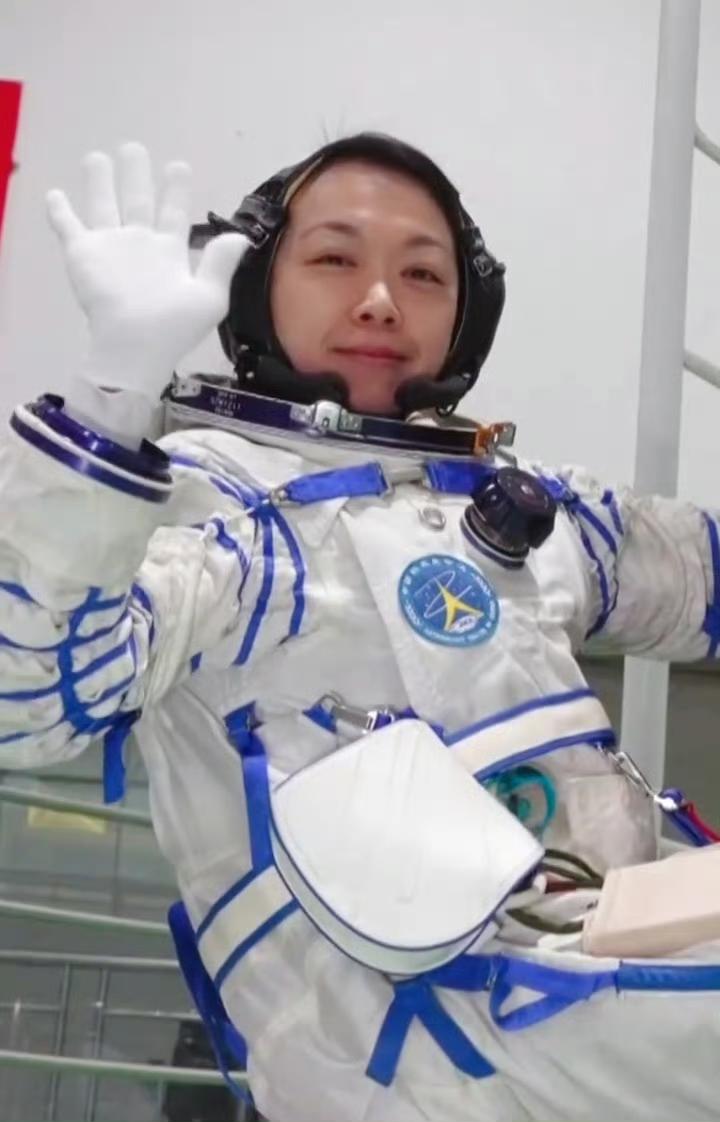 2022年秋天，香港警务处收到了一份不寻常的通知，中国载人航天工程第四批预备航天