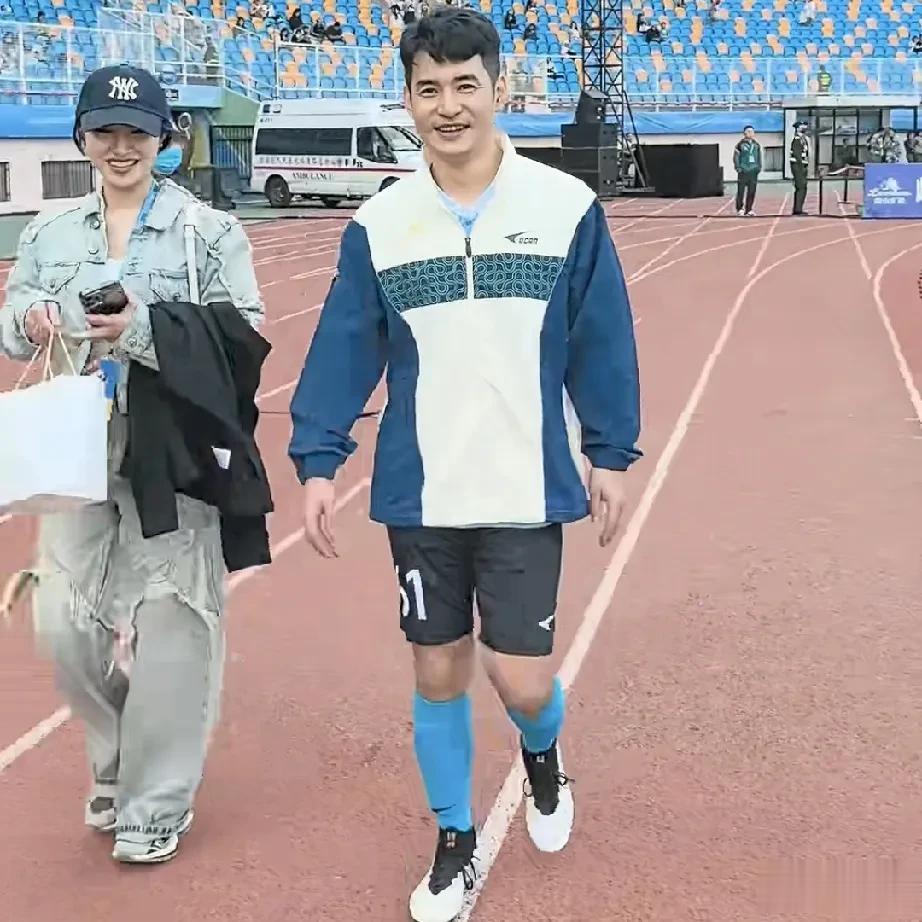 文松跟嫂子真般配，儿子也帅气。