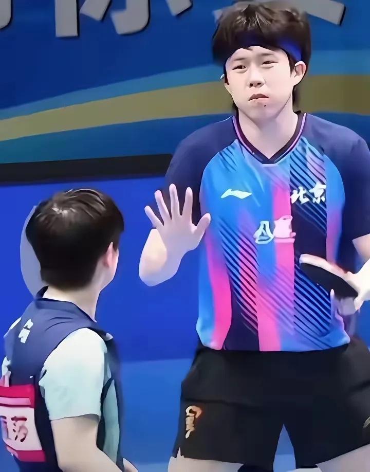大头：莎莎，我想……，莎：想啥？大头：你别那么看我，我想歇会。莎：不行，