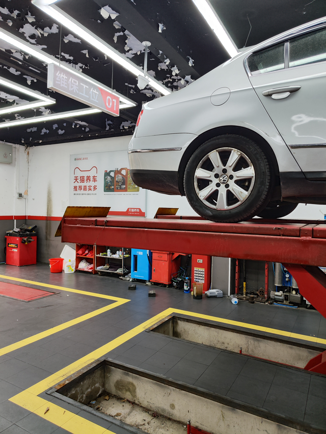 迈腾EA888漏油我是不是被坑了家里07年的老迈腾，EA888第一代，最近漏油