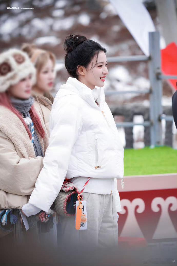 王楚然跑男西藏路透状态真好，明媚娇俏，《成何体统》大概率会爆，搓手手期待了[笑