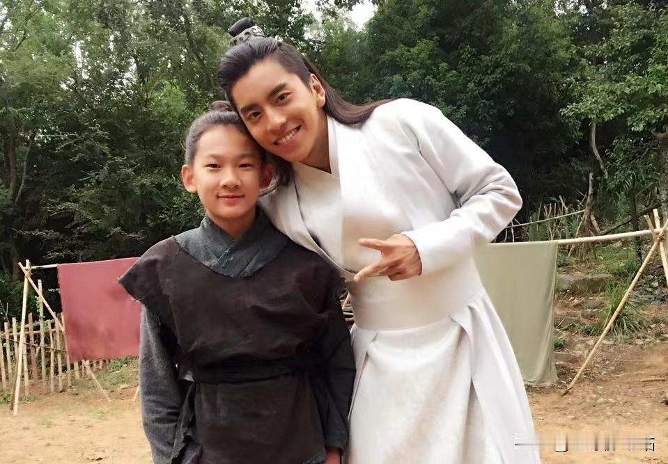 苏翊鸣，小时候也是演戏的童星，很多电视剧，电影都是有不错的效果，尤其在