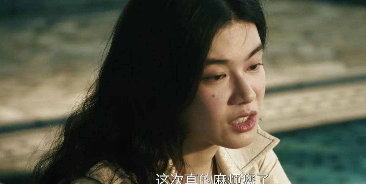 《扫毒风暴》隐藏最深的不是假死脱身的卢少骅，而是危险又迷人的马英子。马英子一出