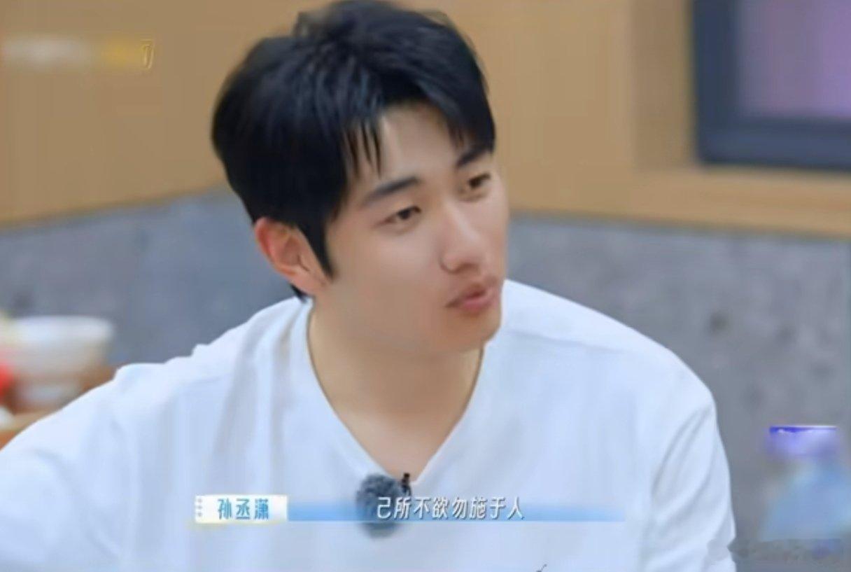李纯一语道破马頔的心思李纯说马頔还是想亲嘴谁刷完反复循环这段名场面！马頔拿吃蒜