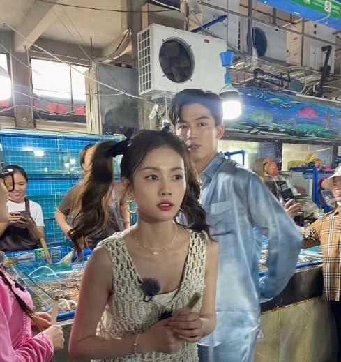 怎么那么多人说白鹿长相普通啊，生图这样还普通？