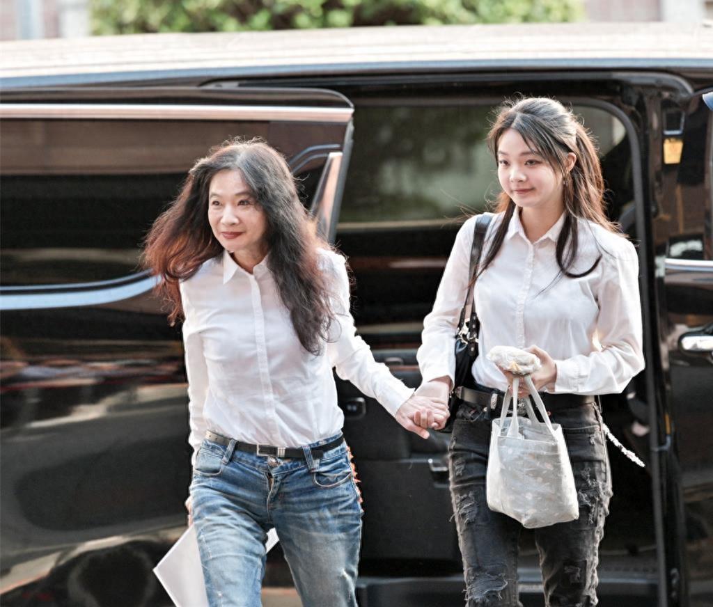 国民党台北市议员应晓薇因京华城案一审遭重判15年6个月，确定无法代表国民党参选。