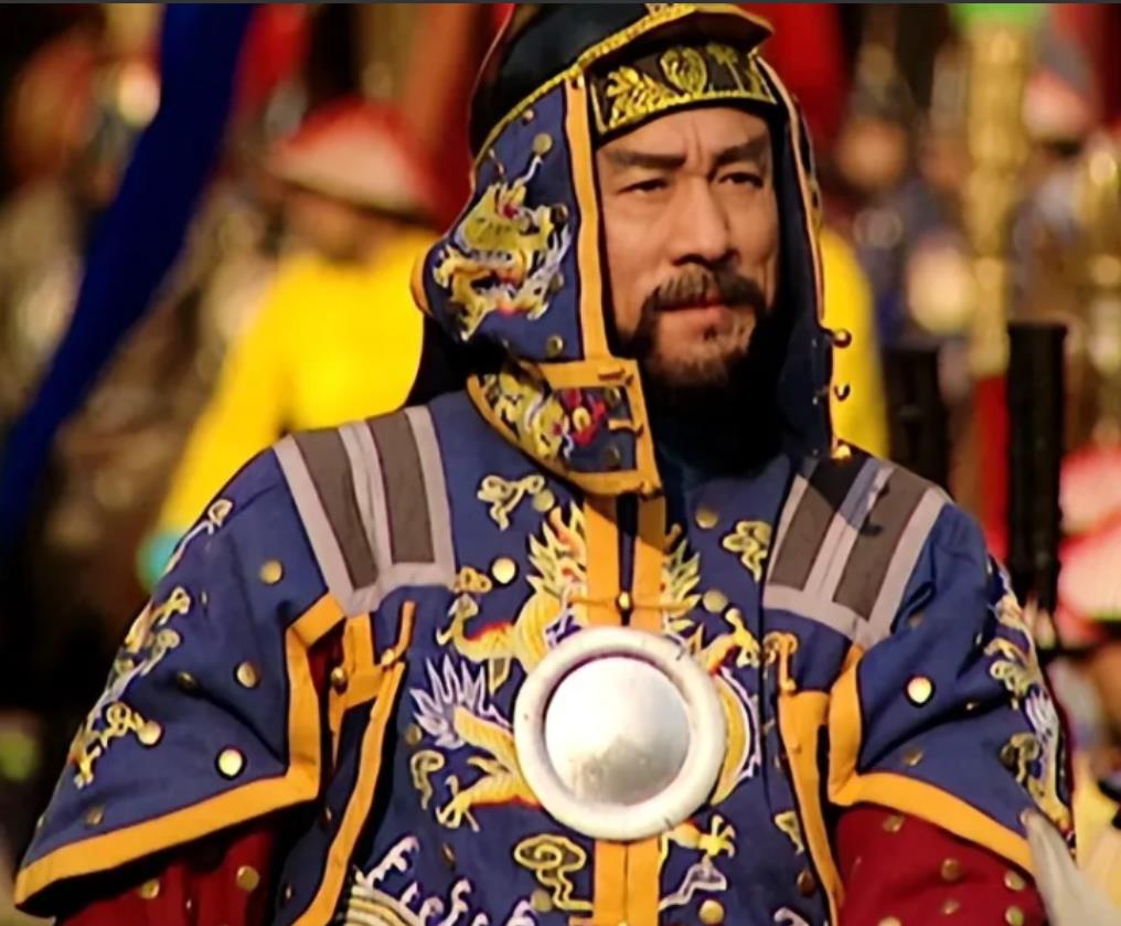 1726年，年羹尧知道自己将被问斩，暗中把怀孕的小妾，送给一位书生，并千叮万嘱：