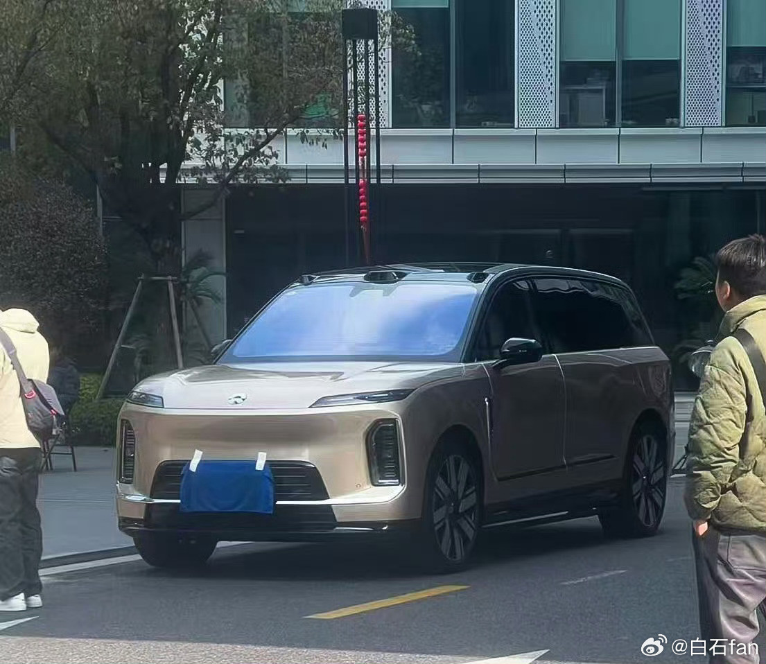 有个有意思的事就是蔚来的旗舰车，只要开始预热各种不看好其销量的评论就来了不同的是