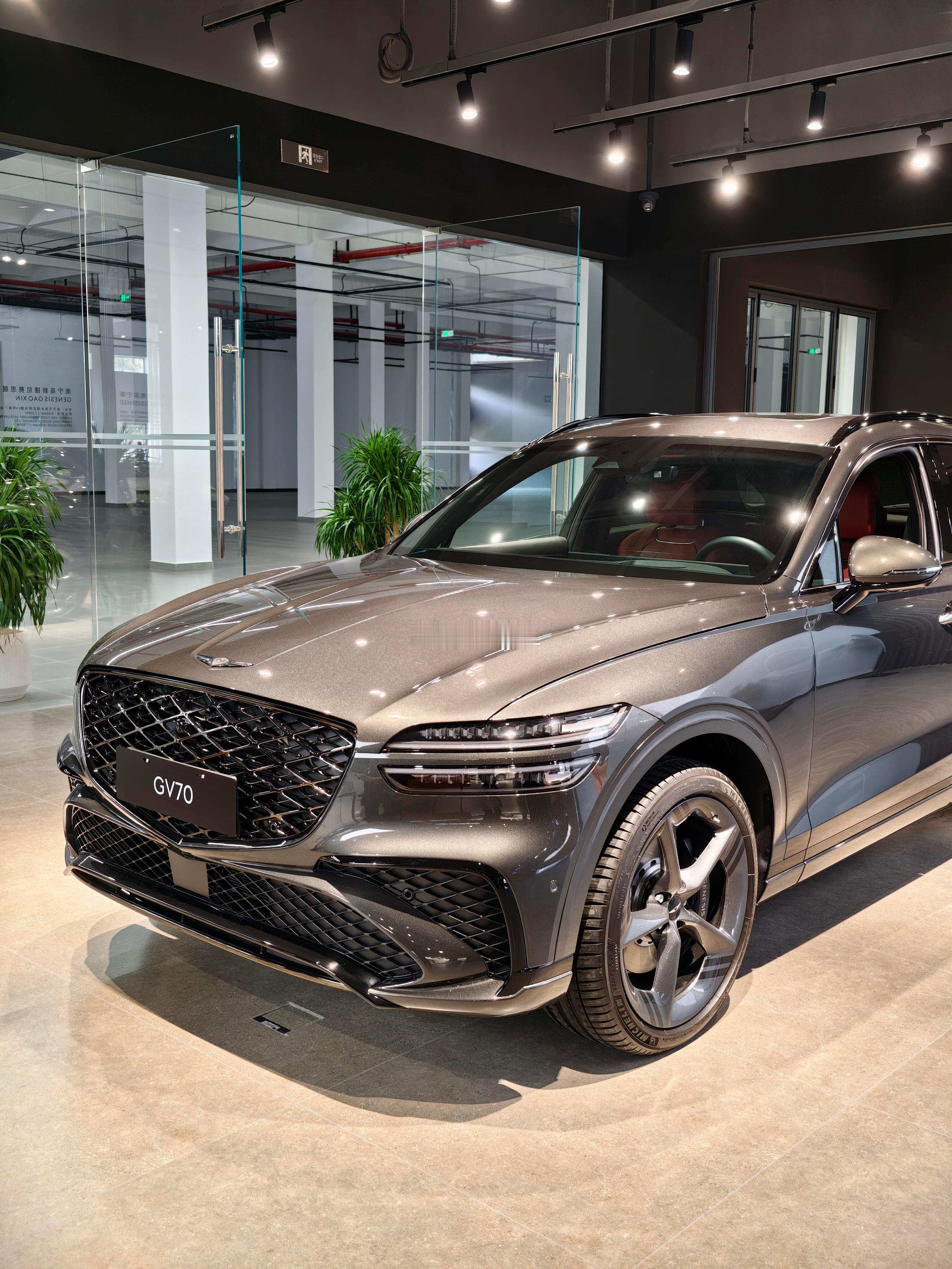 同级别还能找到比gv70更帅的吗？全新标配2.5T发动机304p马力42