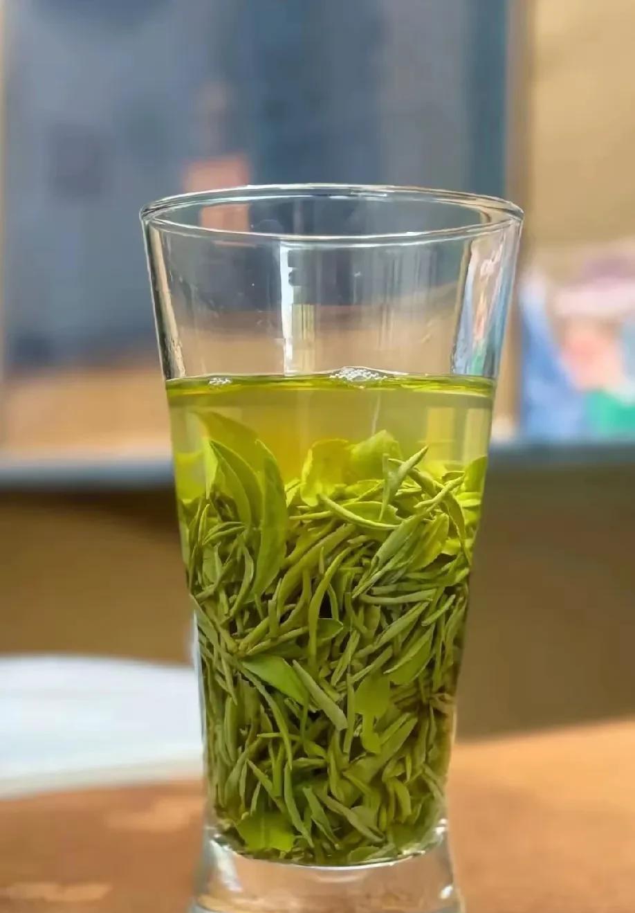 继白酒和香烟之后，终于轮到了茶叶，通过我的观察，现在的90后、00后要么白水要么
