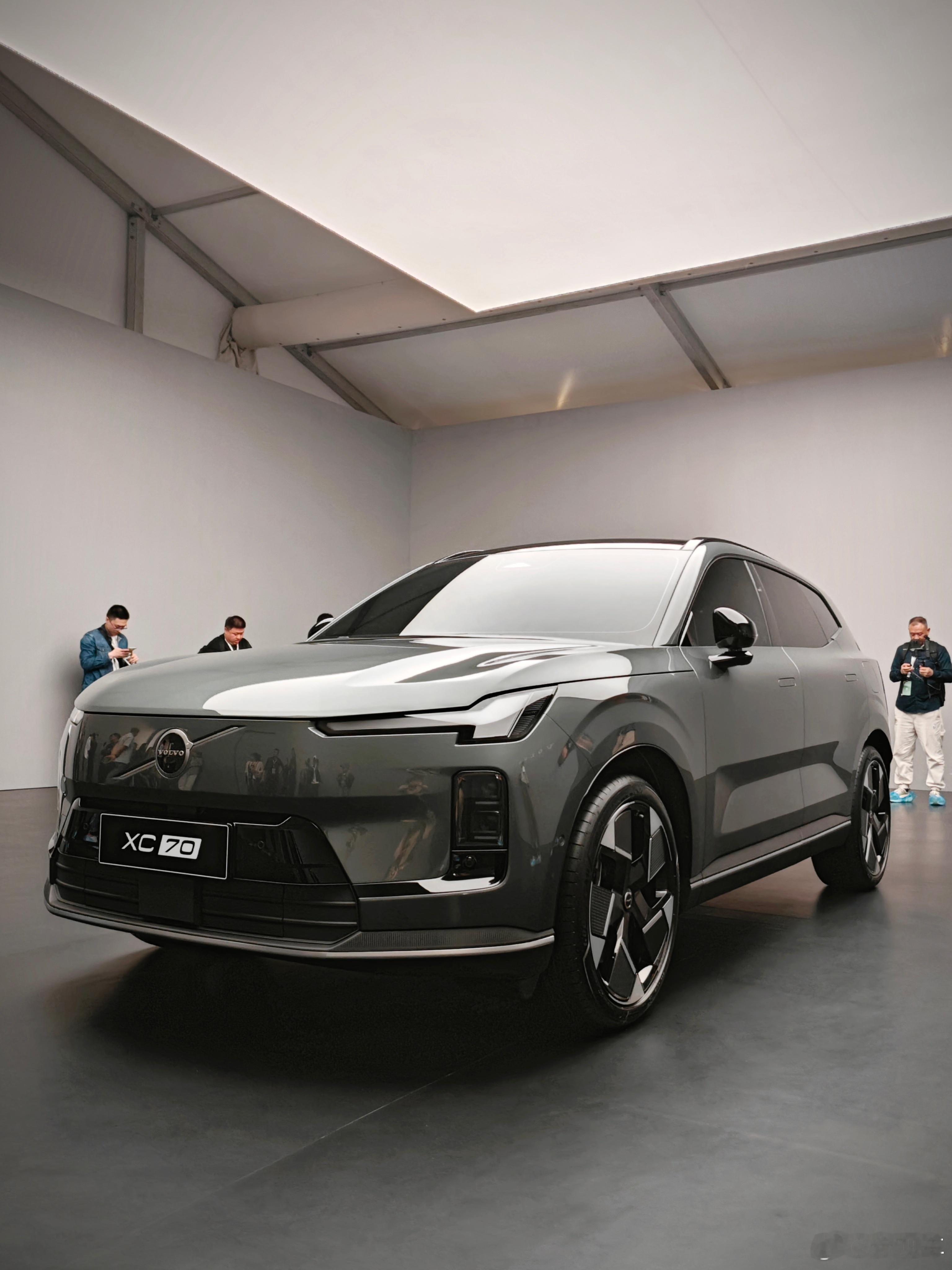 沃尔沃XC70，40-50万，问界M8有对手了？1.传统豪华首款大电池插混，纯
