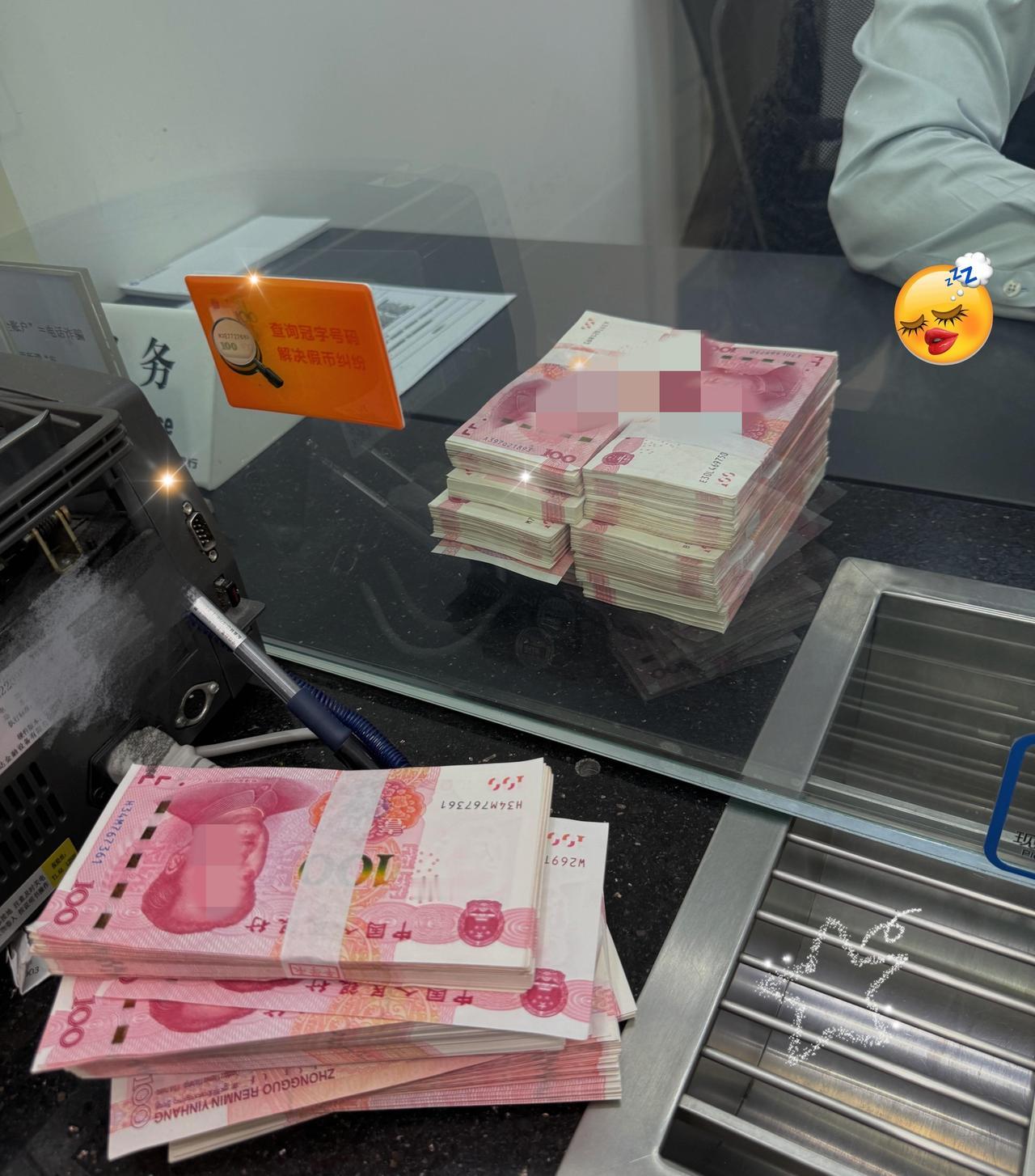 大家发现没？今年银行普遍变天了！不是取钱要预约，而是你去银行后根本不会