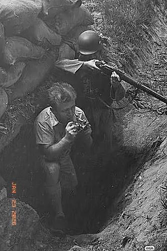 淞沪抗战是一段惨烈且悲壮的历史，当时美国摄影师用相机定格下诸多珍贵瞬间。1937