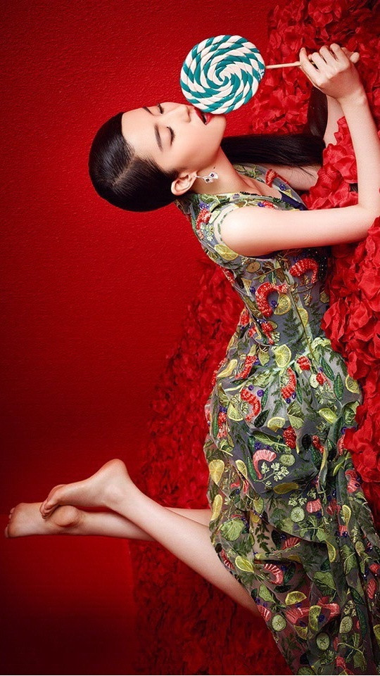 刘亦菲，一些好看的裙装美腿壁纸。刘亦菲