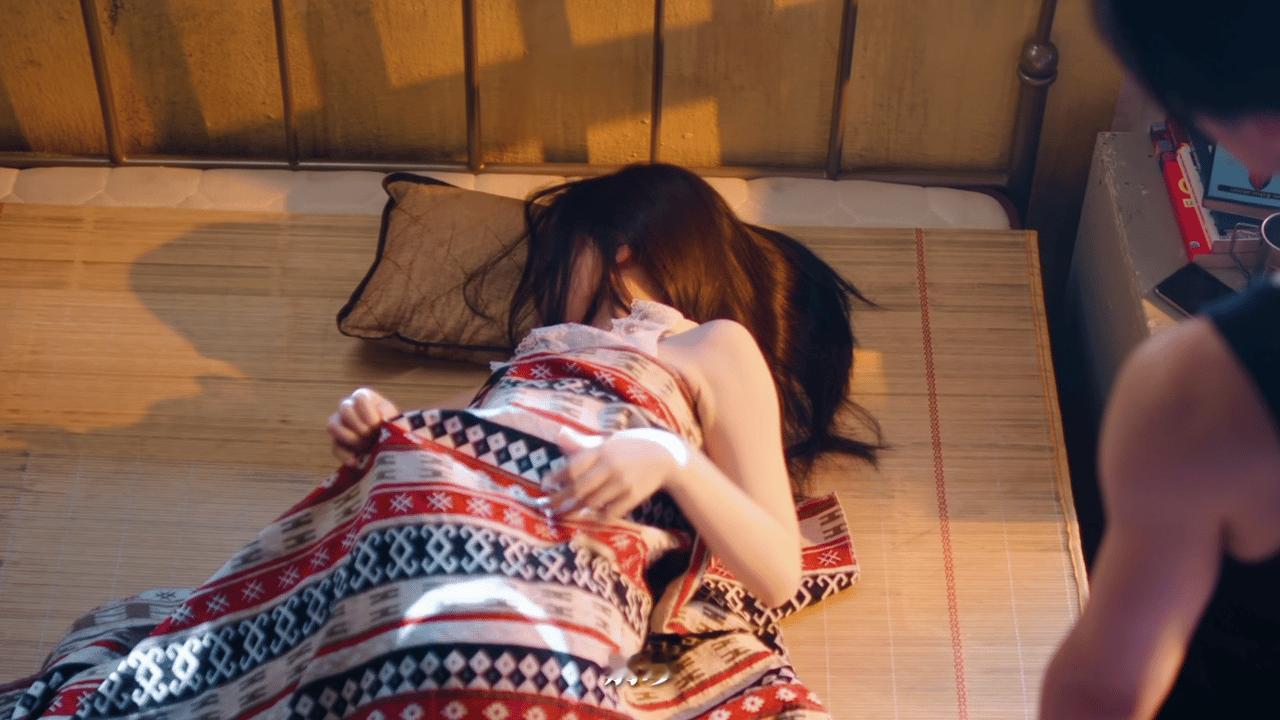 虞书欣怎么跑得乱七八糟的姜暮这段像素小人雷霆跑姿我真的要笑晕了，完全是我早八卡点