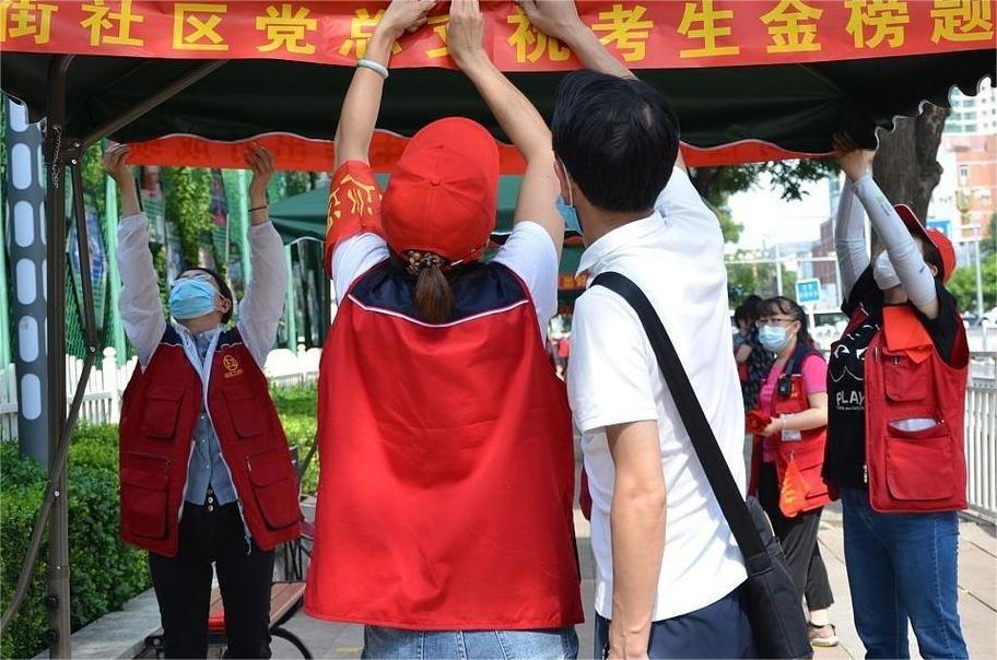 花钱送娃上学，竟然还得倒贴时间去学校“免费打工”？广东珠海一位家长的遭遇，直接撕