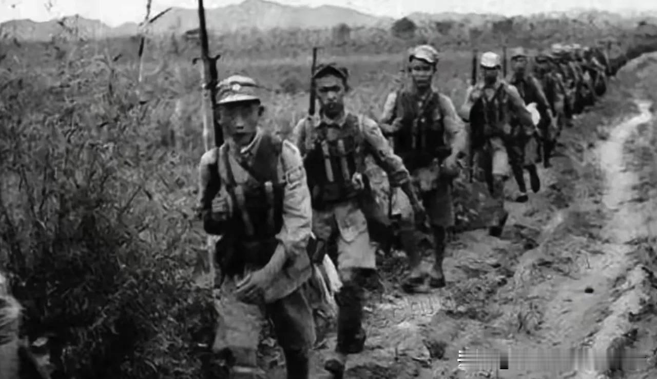 1951年秋，三百七十名武装特务换上仿制军装潜入福建境内，连续三日依靠伪装骗过沿