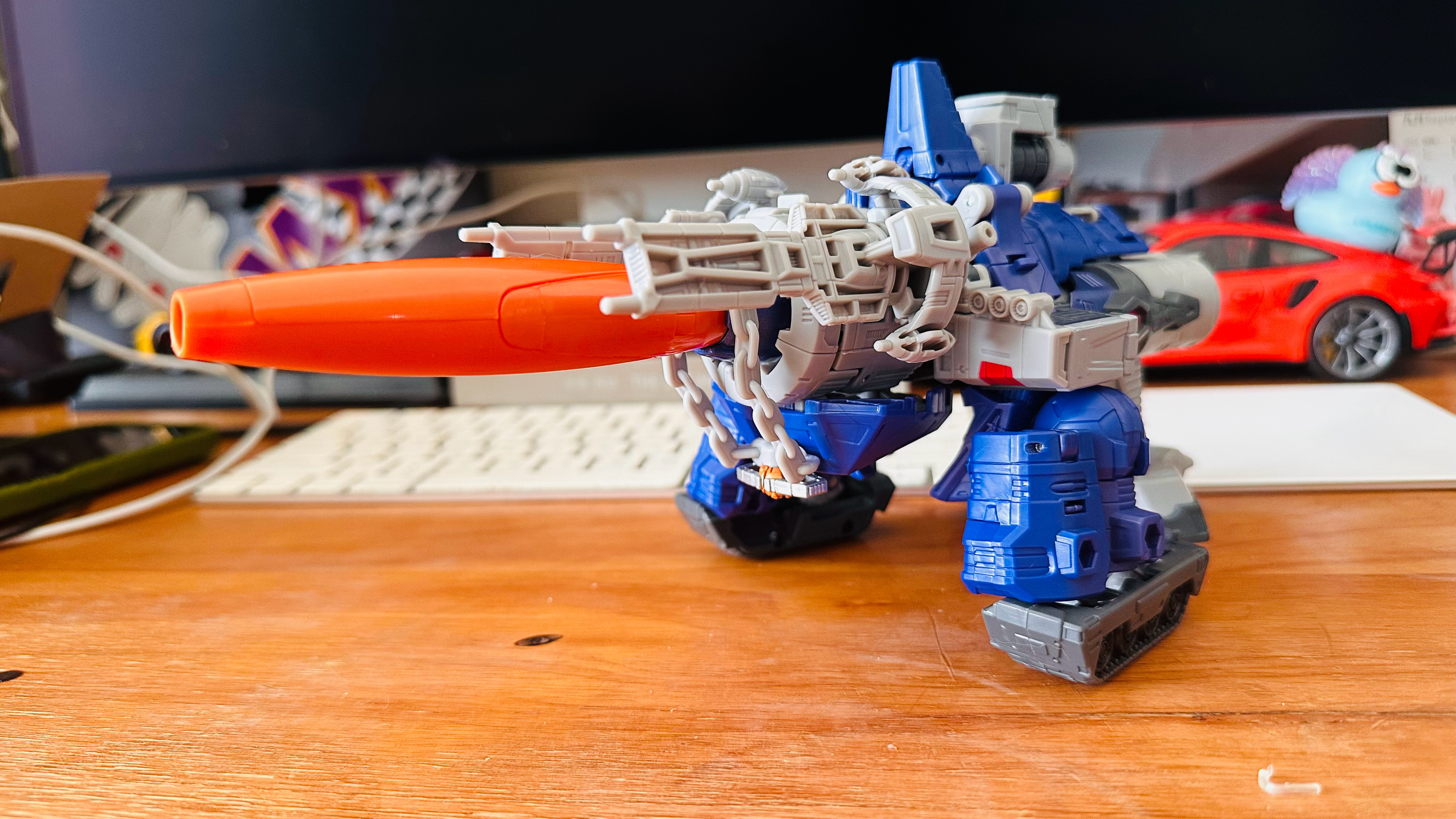 我从小看变形金刚，就非常讨厌汽车人。我喜欢的，是震荡波，声波，威震天，惊破天这几