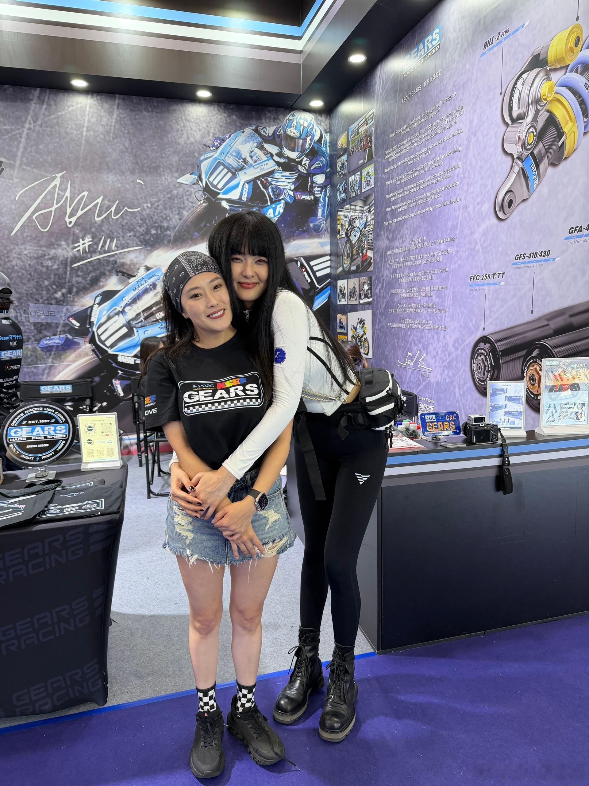 我的纽西兰美女粉丝❤️本人真的超～级～美！但这个身高差是不是有点太过分🤣超长腿直接到我胸口，我站旁