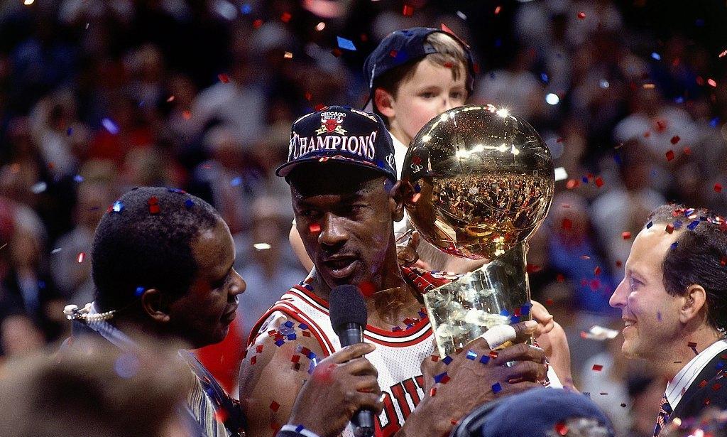 NBA单赛季MVP+FMVP：历史仅10人1、乔丹：4次，2、拉里伯德，詹姆